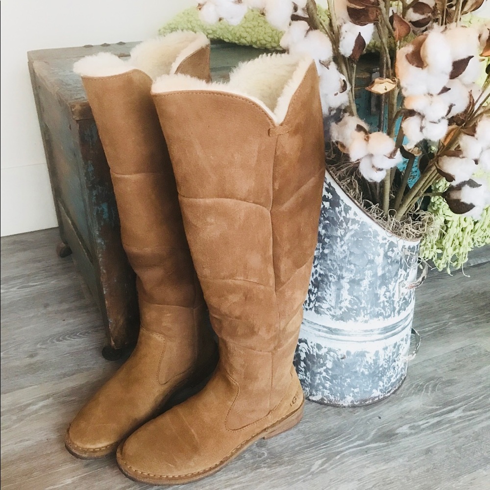 UGG Shearling Samantha Boot Sz 6
